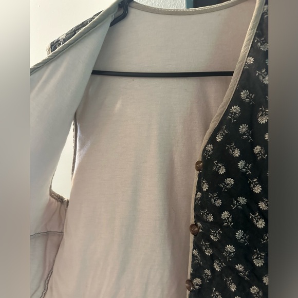 Korean Quilted Padded Vest - Picture 6 of 6